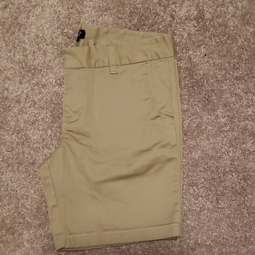Shorts - Picture 3 of 5
